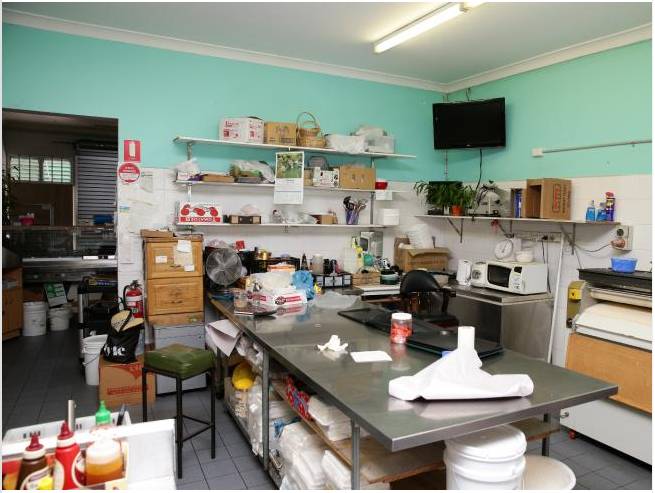 悉尼亚洲面包店致150名人中毒,一孕妇被迫剖腹产!老板贴纸条道歉,表示将免费提供食物