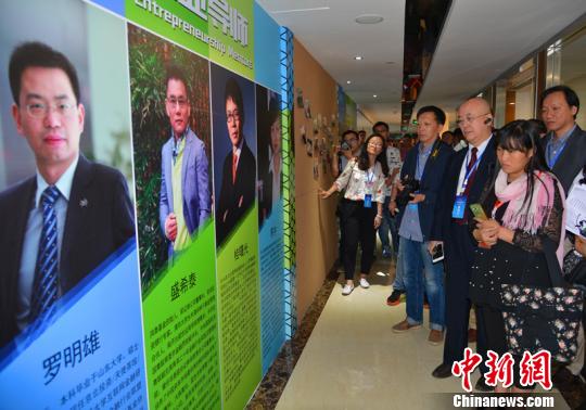 22�Һ��⻪��ý��ɶ�������顰˫����