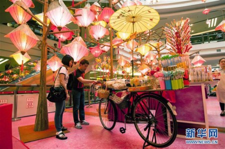  9��9�գ������������׶���¡�£��˿���һ���̳�ѡ��ʳƷ��������ٽ�����¡�µ�һ�Ҵ����̳��������װ�Ρ� �»��緢���������㣩 