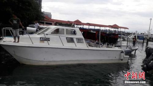 �й�����1��29����Ϣ��һ������28���й��ο͵Ŀ�ͧ���ڸ����ɰ�¬��ǰ��ɳ���������ξ��㻷̲��;��ʧȥ��ϵ��(ʧ����ͧ����ͼ)ͼƬ��Դ��ͨѶԱ�ṩ