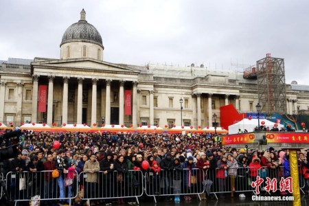 ����ʱ��1��29�գ�2017�ꡰ�Ļ��й����ĺ�ͬ����ŷ�޶�������Ӣ���׶��������ӹ㳡�������˶��ϼ��괺��ŷ��Ѳ�ݵ���Ļ��ͼΪ�ֳ����ڡ� <a target='_blank'  data-cke-saved-href='http://www.chinanews.com/' href='http://www.chinanews.com/'>������</a>���� ��ǿ ��