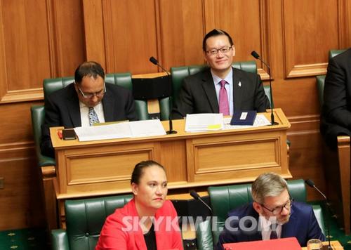 �й���������ǿ����������ά����