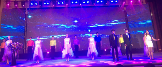 因为她,文化盛宴隆重开幕!向她致敬! 因为她,文化盛宴隆重开幕!向她致敬!