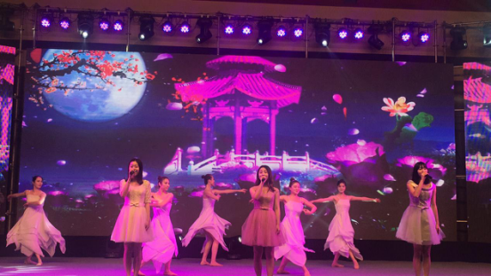 因为她,文化盛宴隆重开幕!向她致敬! 因为她,文化盛宴隆重开幕!向她致敬!