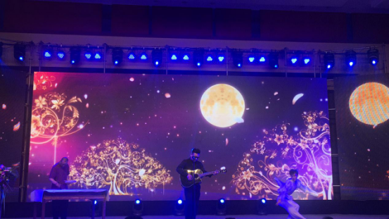 因为她,文化盛宴隆重开幕!向她致敬! 因为她,文化盛宴隆重开幕!向她致敬!