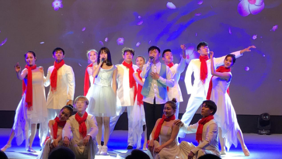 因为她,文化盛宴隆重开幕!向她致敬! 因为她,文化盛宴隆重开幕!向她致敬!