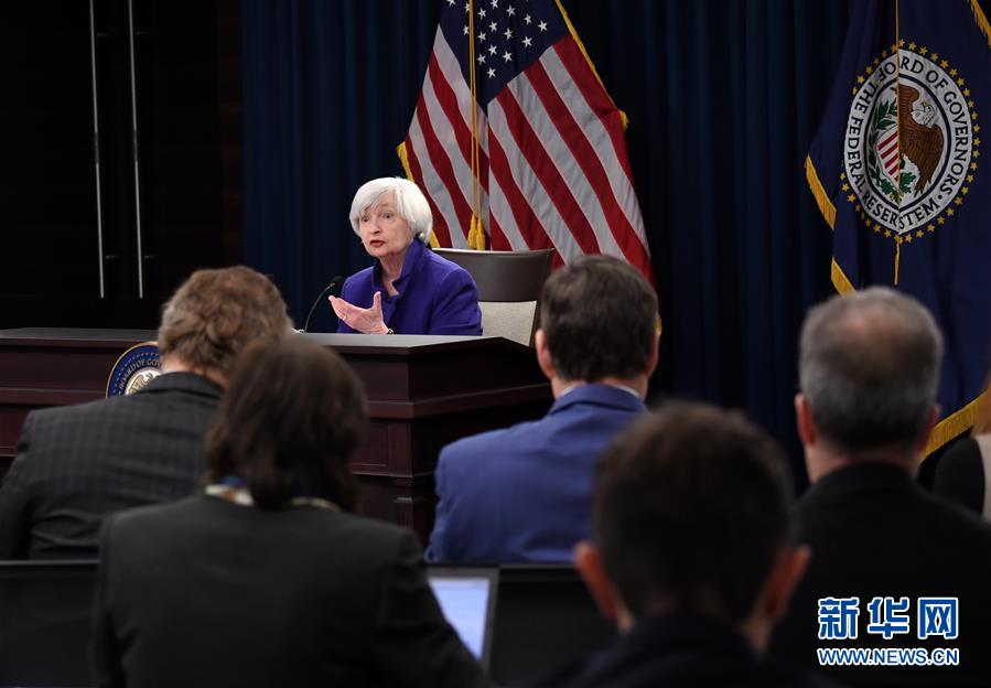 12��13�գ����������ίԱ����ϯҮ���ڻ�ʢ�پ��е����ŷ������Ͻ�����