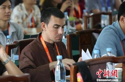 �й�����ʮ��ǰ������ŦԼ��16��Ŀ�ΰҵ��һ�������濳��ͼ������������2011�꣬��ΰҵ��Ը�����й����ݣ����Ͷ����й�����ѧԺ��������������