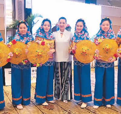 ��ͼΪ������(��)�������赸ѧ����Ӱ�� ��(��Ƭ�ɺ������ṩ)