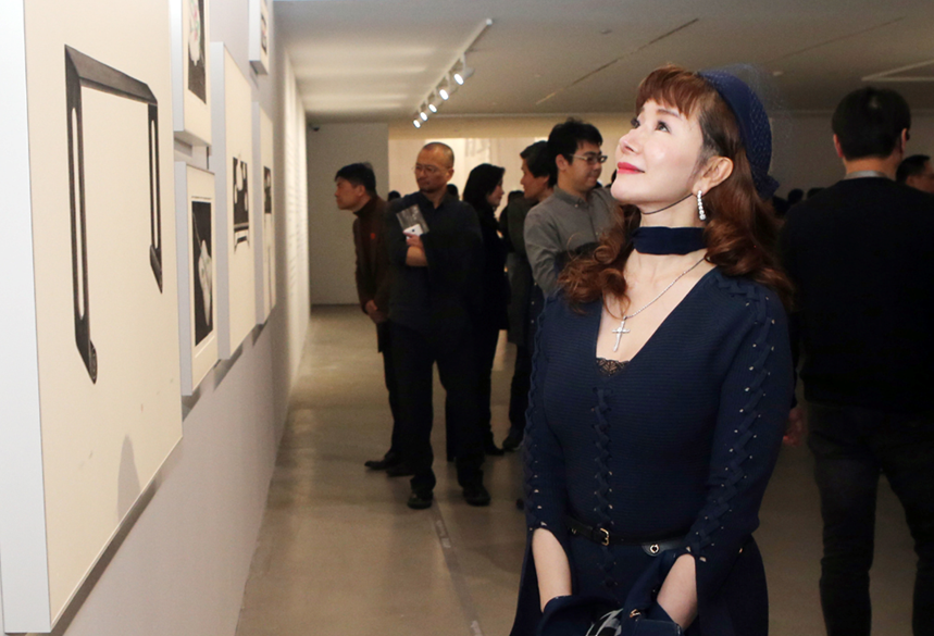 ���������£�һ��չʾ�������ʵ�顱���Ͼ��»�������¡�ؿ�Ļ