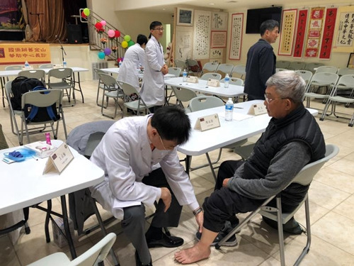 ҽʦΪ������ϸ���Σ������ɽ�ɽ�������Ĺ�ͼ��