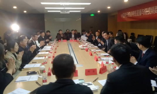 �й������̻�����ֱ�������ƵίԱ��_��һ�����»�ڶ��λ����ھ��ٿ�