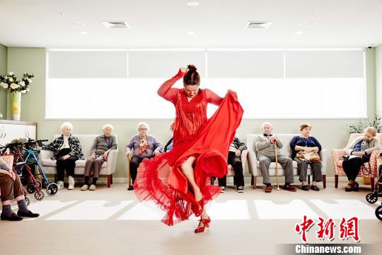 Ϥ������ȫ����Ӱ������ͨ����ͷչʾ�Ĵ�����֮��