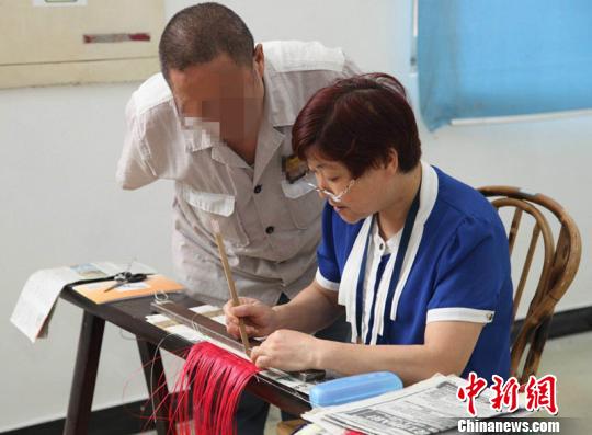 ̽�ø�ǽ�ڵġ�����ѧУ�����÷�����Ա��չ����ǿ֮�ᡱ