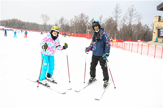 “冬奥冰雪·吉致视界”外籍友人“畅冰雪”“品文化” “冬奥冰雪·吉致视界”外籍友人“畅冰雪”“品文化”