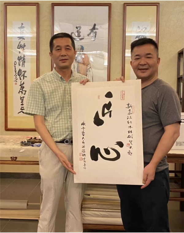 �����ǣ����ĳ�׳־_�ǻ�ҫ���캣��