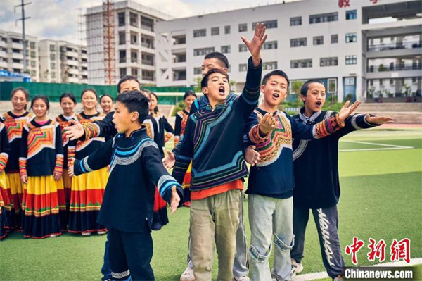 ����ɽ����ͯ���ϳ��ţ��ø�����������