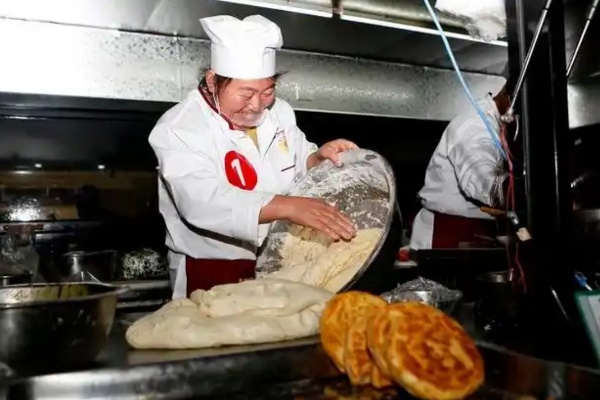 ɽ����ڣ���ʳ���������a�I���lչ�¸��