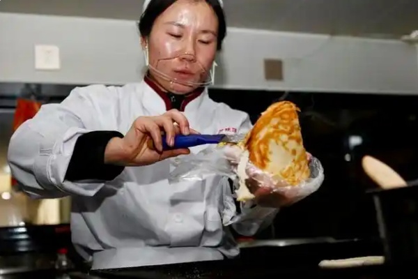 ɽ����ڣ���ʳ���������a�I���lչ�¸��