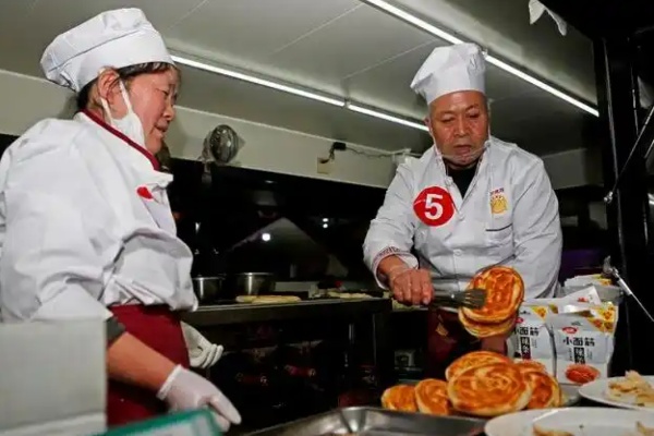 ɽ����ڣ���ʳ���������a�I���lչ�¸��